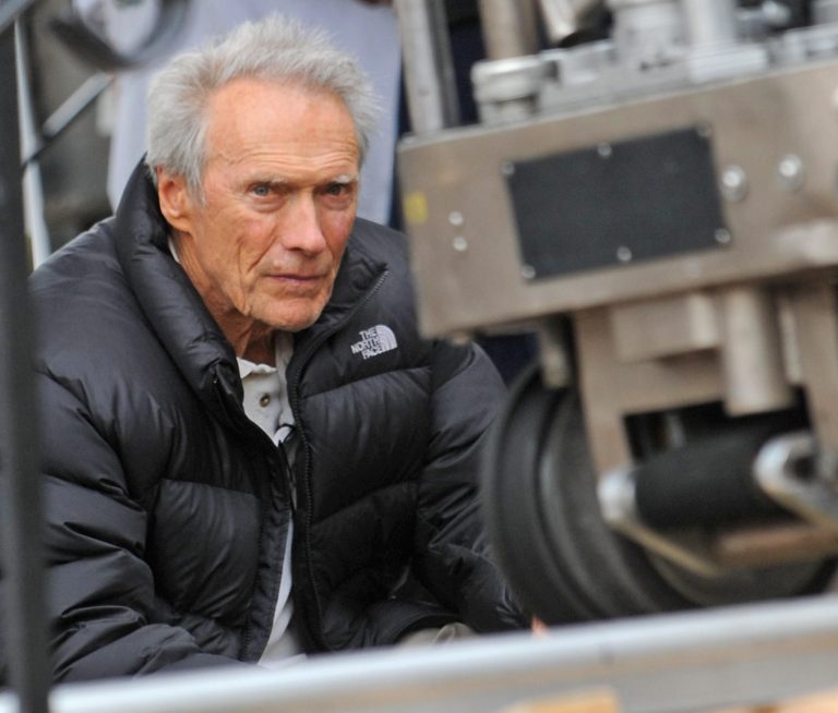 Hollywood, nonostante gli incendi Clint Eastwood resta sul set a lavorare al suo film