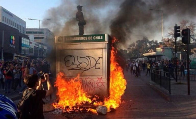 Cile, non si attenuano i disordini nel Paese: negli ultimi 40 giorni di proteste ferite 2.800 persone