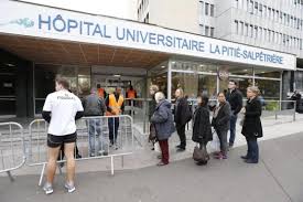 Francia, il personale degli ospedali pubblici si mobilita contro le politiche del governo