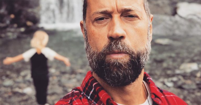 Tv, Fabio Volo ironico sul suo successo: “Merito del mio lato b…”