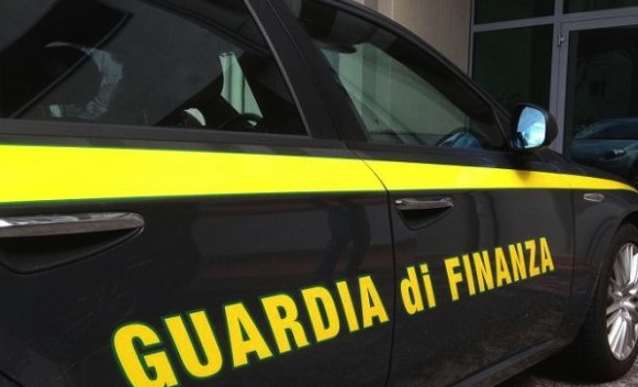 Anguillara Sabazia (Roma), strisciavano il badge e poi non andavano in ufficio: denunciati due impiegati