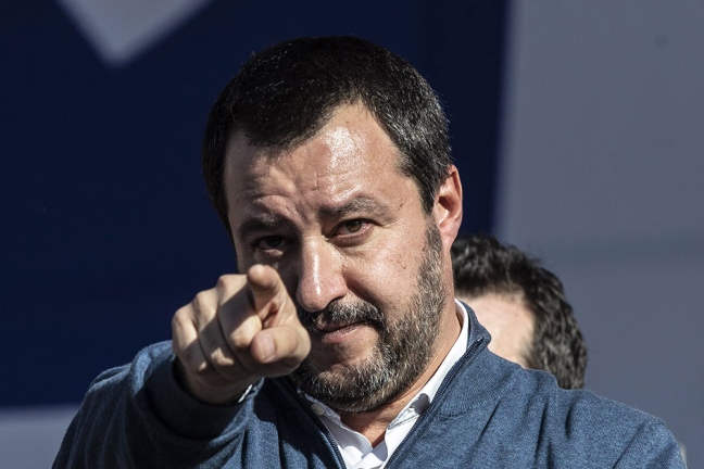 L’accusa di Matteo Salvini al premier Conte: “Se ha firmato un nuovo fondo salva Stati è alto tradimento”
