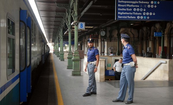 Genova, fermato su un treno un cittadino lettone latitante accusato di violenza sessuale