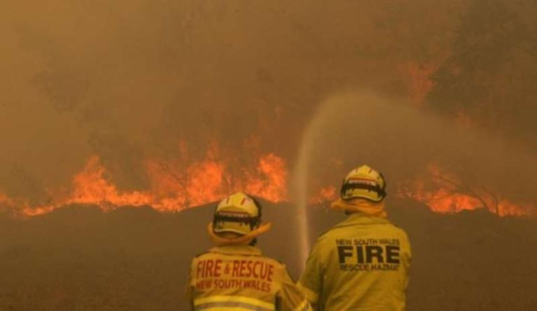 Australia, non si placa l’emergenza incendi nel Paese: distrutte 500 abitazioni, quattro le vittime