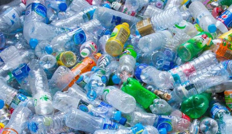 Governo, la plastic tax potrebbe essere dimezzata