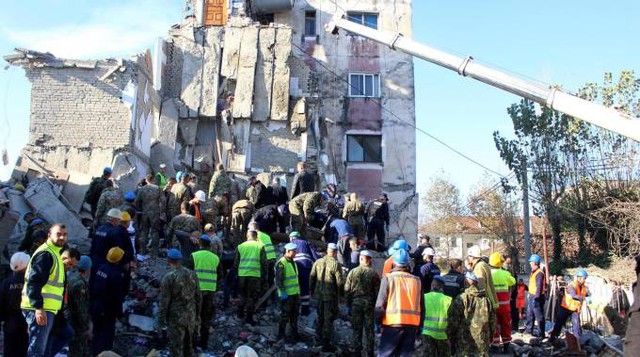 Albania: le vittime del terremoto sono salite 50, i feriti circa 2mila. Distrutti oltre 900 edifici a Durazzo