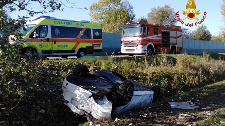 Musile di Piave (Venezia), incidente stradale dopo la discoteca: muore una 18enne