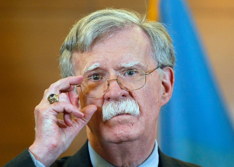 Usa, il “falco” John Bolton accusa la Casa Bianca: “Ha bloccato mio account Twitter”