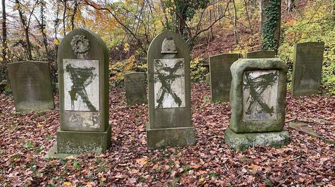 Danimarca, orribile scempio nel cimitero ebraico di Randers