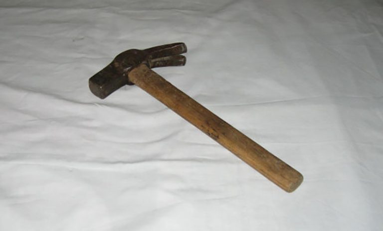 Roma, tragedia all’Aurelio: 40enne uccide il padre a martellate