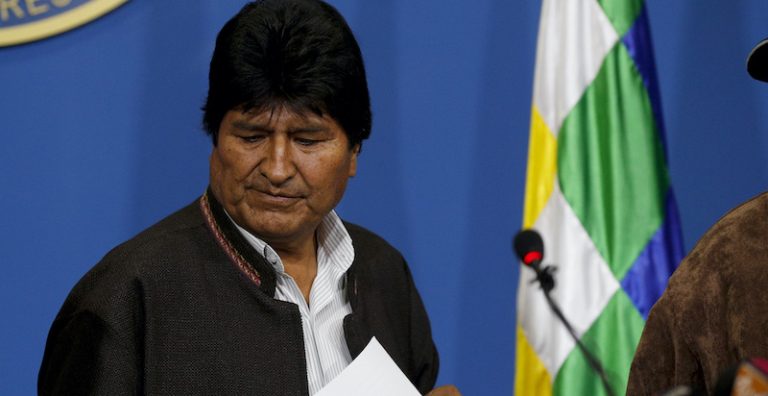 Bolivia, l’ex premier Morales si è rifugiato in Messico: “Tornerò più forte”