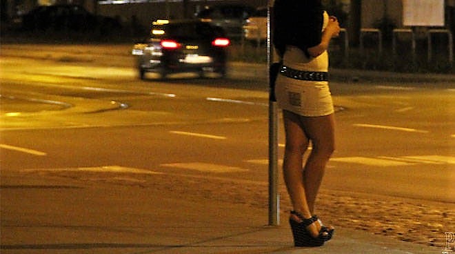 San Polo d’Enza: paga una prostituta con la carta di credito della madre, denunciato un 50enne