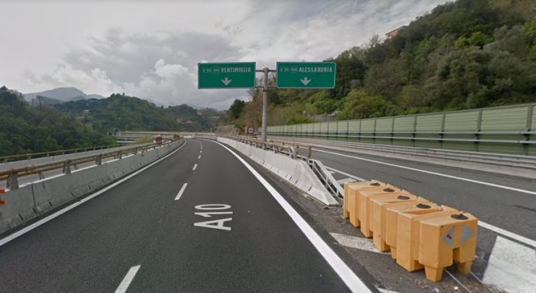 Liguria, riaperte in entrambe le direzioni l’autostrada A-26 dopo il crollo del viadotto nel savonese