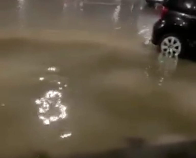 Milano, si rompe una tubazione a Lambrate: allagata via Ronchi