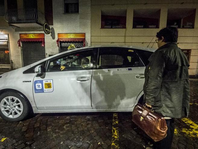 Milano, le Guardie mediche in visita con il taxi