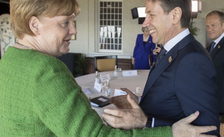 Migranti, vertice tra il premier Conte e la Merkel: “La gestione deve essere più europea”