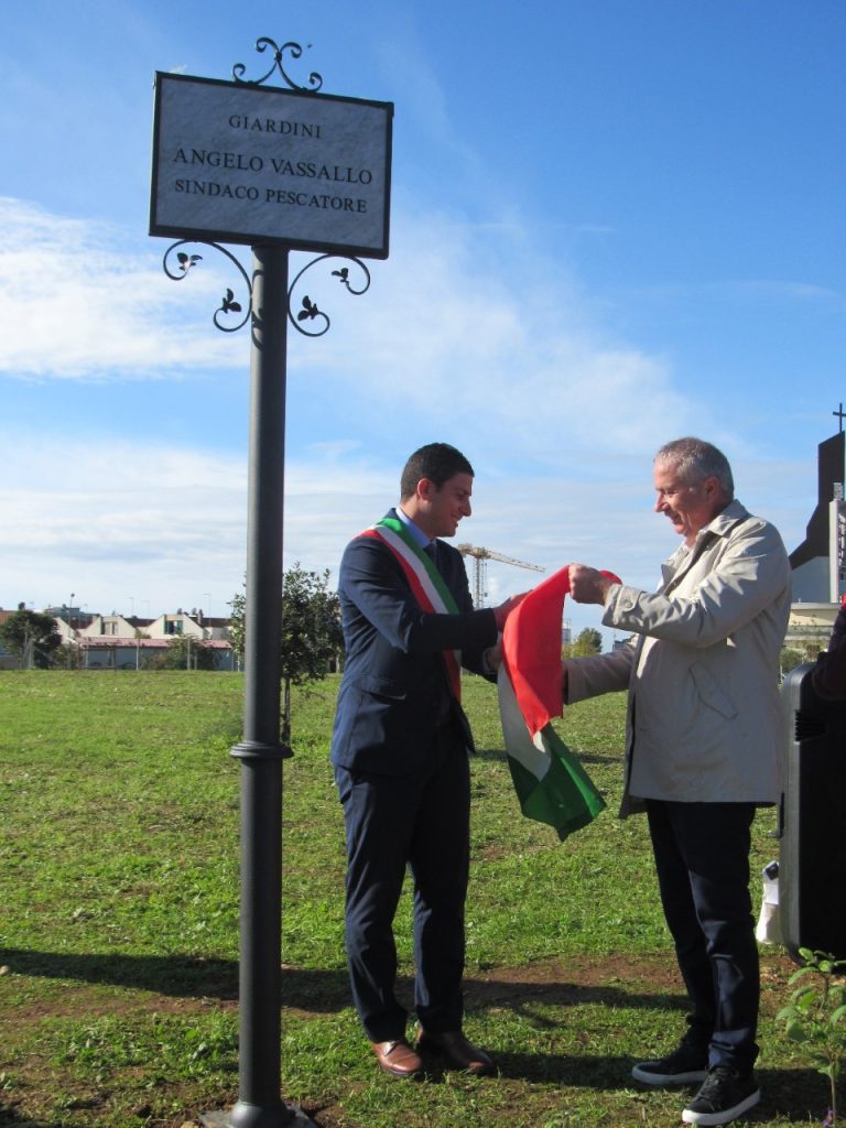 Ladispoli intitola il giardino di viale Mediterraneo ad ANGELO VASSALLO, il “Sindaco Pescatore”