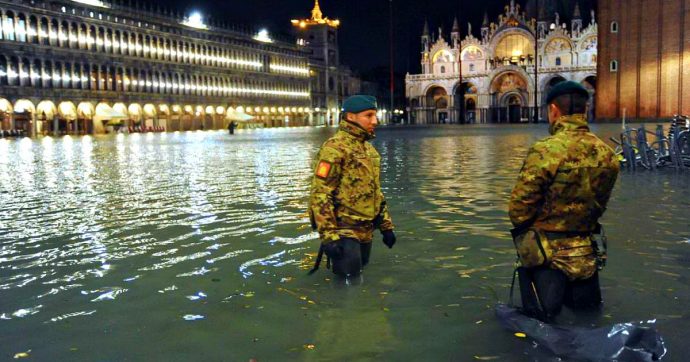 Acqua alta a Venezia, la giunta comunale posticipa i pagamenti della Tari