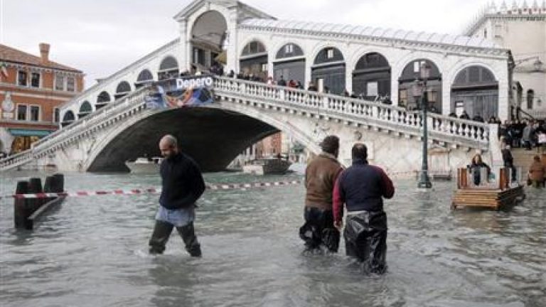 Venezia, allerta marea: raggiunto il livello massimo di 110 centimetri