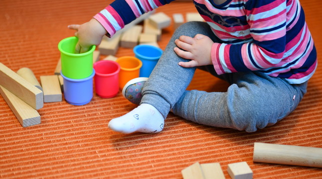 Udine, due maestre di una scuola d’infanzia sono state sospese per maltrattamenti ai bambini