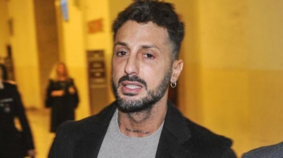 Milano, Fabrizio Corona lascia il carcere per andare in un istituto di cura vicino Monza