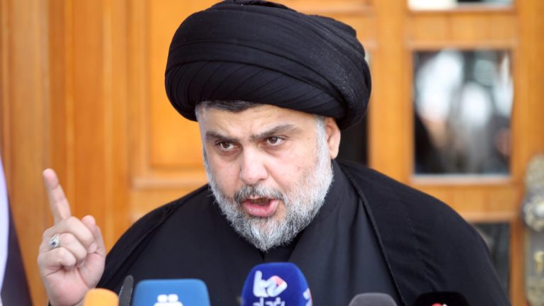 Iraq, colpita da un drone la casa di Moqtada Sadr a Najaf