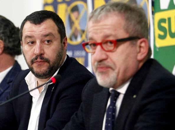 Lega, il consiglio di Maroni a Salvini: “Se il Nord non verrà ascoltato potrebbe nascere qualcosa di diverso”
