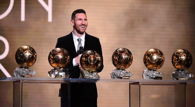 Calcio, Lionel Messi vince il suo sesto Pallone d’Oro: “Ho ancora qualche anno, il tempo passa velocemente “