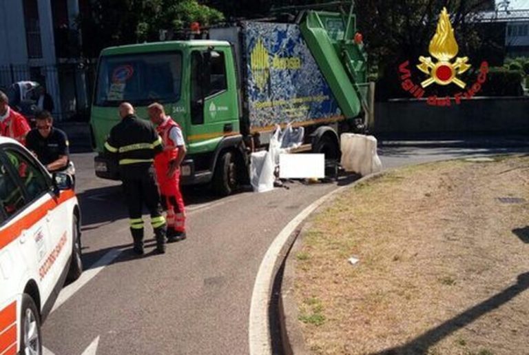Milano, scontro tra mezzi pesanti Atm, ferite 12 persone: una donna è in coma