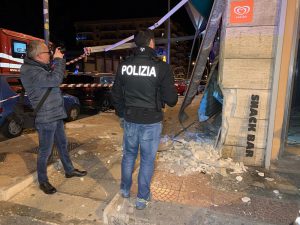 Taranto: esplode un ordigno ad alto potenziale davanti ad un bar