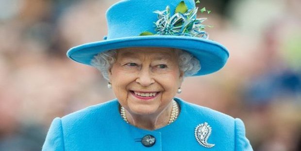 Gran Bretagna, milioni di inglesi ricevono la falsa notizia su WhatsApp della morte della Regina Elisabetta