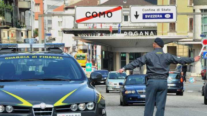 Ponte Chiasso (Como), fermate dalla Finanza due persone alla frontiera con un assegnato da 100 milioni di euro