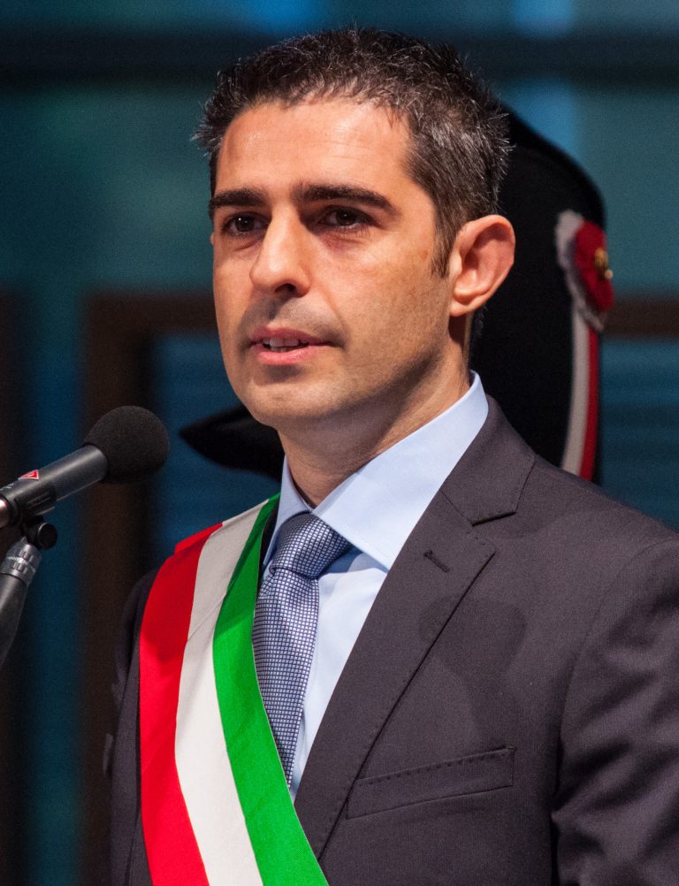 Parma, Forza Nuova denuncia il Sindaco Pizzarotti: “Il loro esposto è una medaglia al valore”