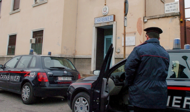 Busto Arsizio (Varese), 22enne arrestato dai carabinieri: aveva rapinato e legato ad un albero un giovane