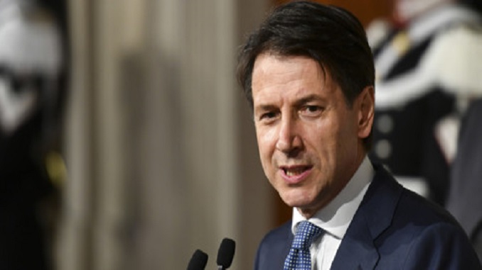 Governo, ennesimo vertice sulla manovra: il premier Conte cerca di evitare la crisi. Matteo Renzi: “Litigano su tutto ormai”