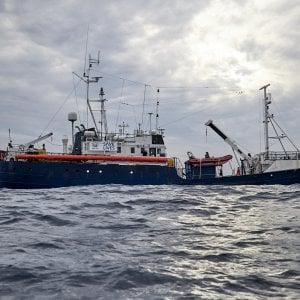 Migranti, la nave Alan Kurdi ha salvato 32 persone in mare