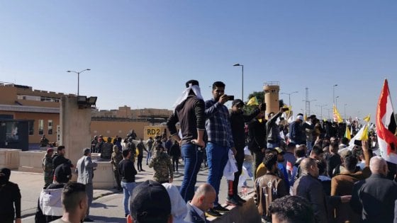 Iraq, manifestanti respinti davanti l’ambasciata Usa a Baghdad