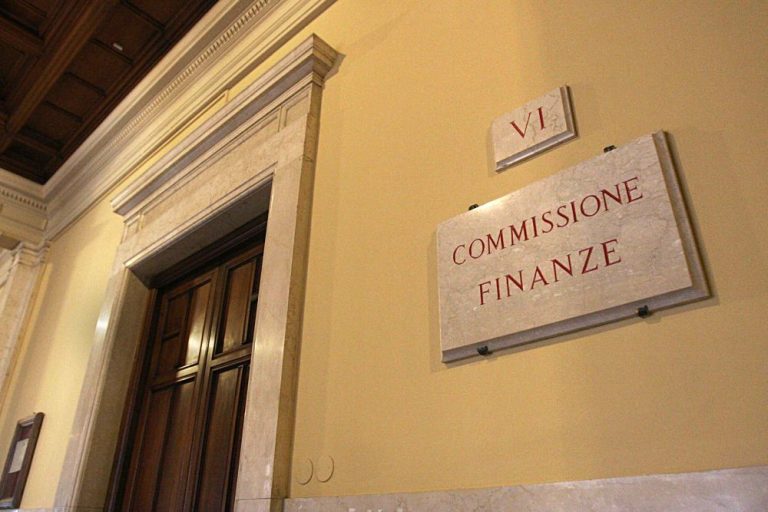 Decreto legge sul fisco: ok dalla Commissione Finanze della Camera, l’opposizione abbandona l’aula