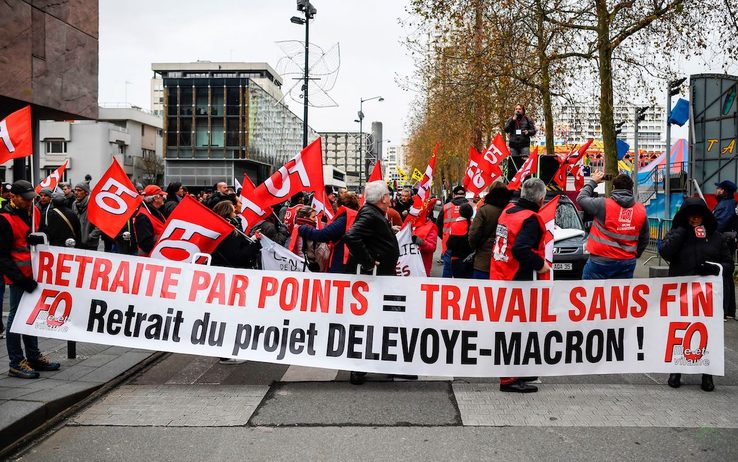 Francia, il Paese è ancora paralizzato per la protesta contro la riforma delle pensioni