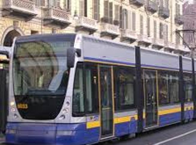 Torino, tram investe e uccide un pedone