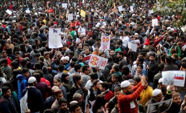 India, proseguono le violente proteste contro la nuova legge sull’immgrazione
