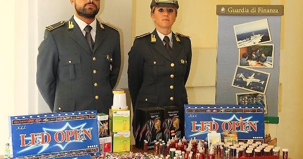 Mantova, la Finanza sequestra oltre 11mila addobbi e giocattoli di Natale illeciti