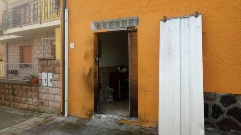 Torralba (Sassari), attentato dinamitardo contro un dipendente di un caseificio