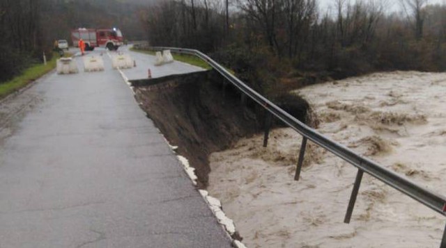 Maltempo, crolla un tratto della statale 2 della Cassia tra Abbadia San Salvatore e Radicofani