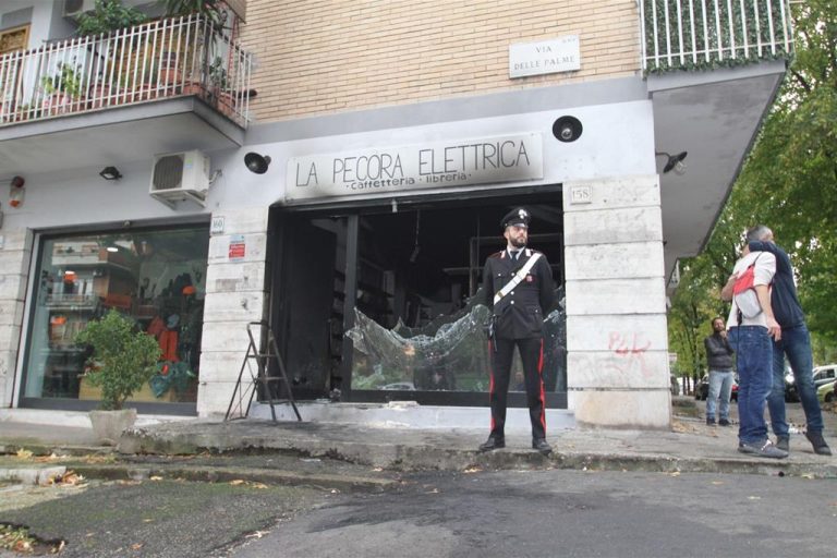 Roma, la libreria “Pecora Elettrica” non riaprirà più i battenti