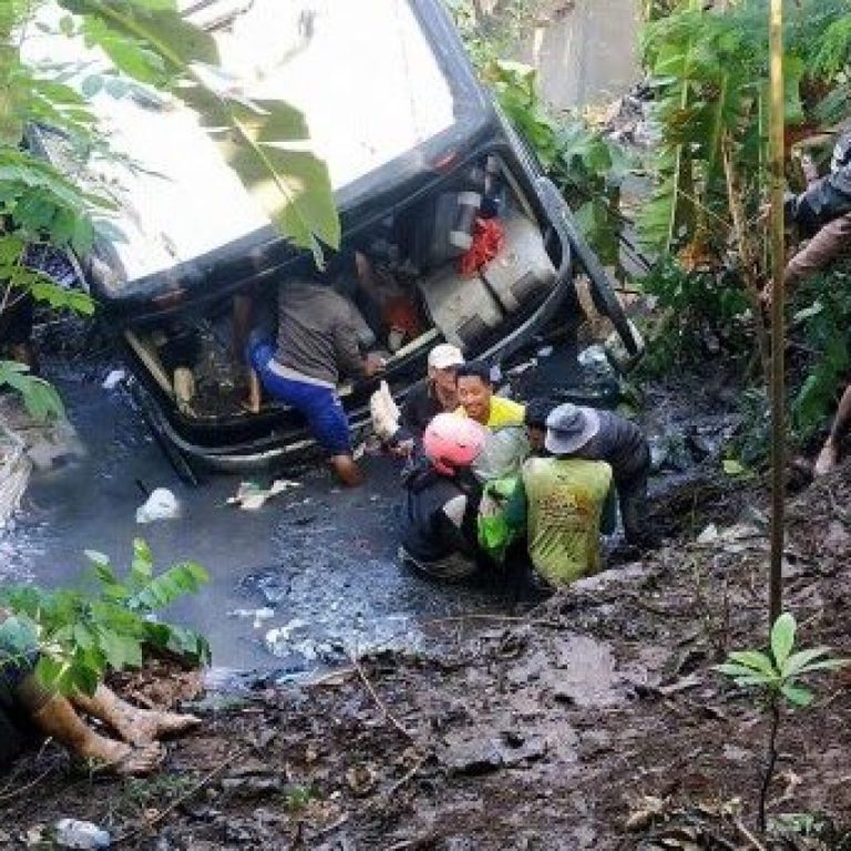 Pagaralam (Sumatra), bus finisce in un burrone: 25 morti e 14 feriti