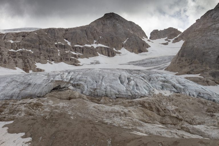 Cambiamenti climatici, entro trent’anni il ghiacciao della Marmolada potrebbe sparire