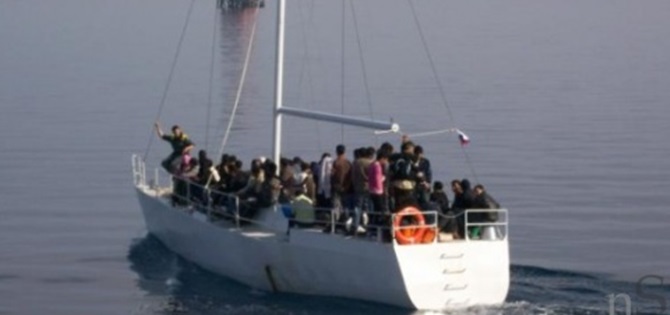 Corigliano Rossano (Cosenza), attracca veliero con 55 migranti