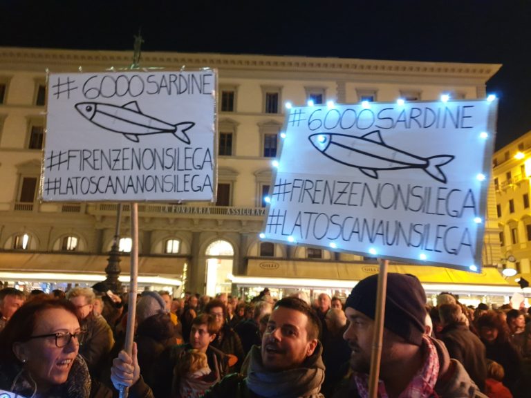 Il movimento delle ‘sardine’ hanno scelto il loro inno: “Siamo una voce”