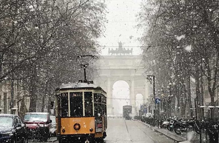 Maltempo: nevica a Milano e a Torino. A Roma la Sindaca Raggi consiglia: “Limitate gli spostamenti”